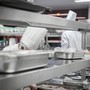 Pensili nella cucina del ristorante: 5 idee per organizzare utensili e stoviglie Pensili nella cucina del ristorante: 5 idee per organizzare utensili e stoviglie