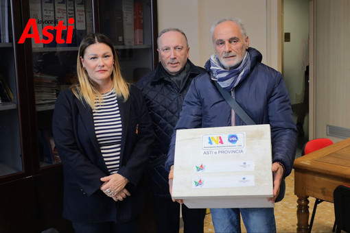 La consegna delle licenze all'assessore Bologna (Merphefoto)