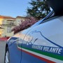 Asti, rubano capi d’abbigliamento in un negozio del centro: denunciate quattro donne Asti, rubano capi d’abbigliamento in un negozio del centro: denunciate quattro donne