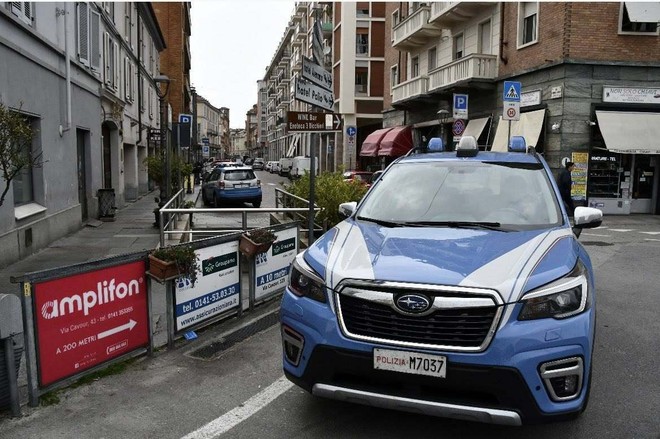 Controlli a tappeto della Polizia ad Asti: identificate 100 persone in centro e alla stazione Controlli a tappeto della Polizia ad Asti: identificate 100 persone in centro e alla stazione