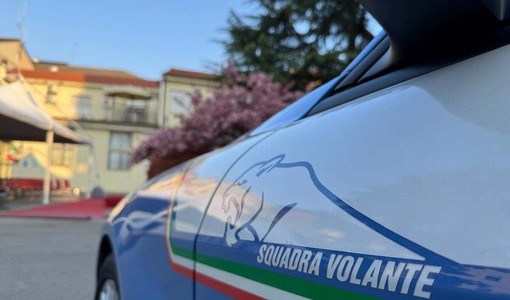 Asti, rubano capi d’abbigliamento in un negozio del centro: denunciate quattro donne Asti, rubano capi d’abbigliamento in un negozio del centro: denunciate quattro donne
