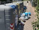 In foto: i rifiuti in quartiere San Fedele