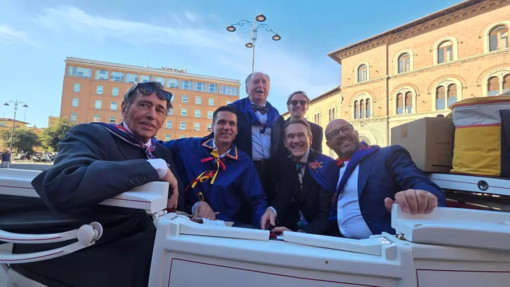 Tittia al suo ritorno in pubblico al corteo del Nicchio (Ph. courtesy Gazzetta di Siena) Tittia al suo ritorno in pubblico al corteo del Nicchio (Ph. courtesy Gazzetta di Siena)