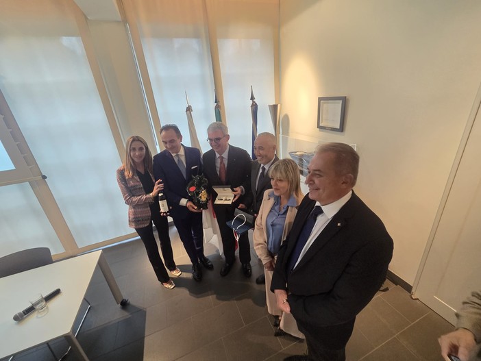 Il Piemonte lancia il patto della carne sull’asse Kobe-Carrù. Il Barolo vola in business sulle ali del Giappone Il Piemonte lancia il patto della carne sull’asse Kobe-Carrù. Il Barolo vola in business sulle ali del Giappone