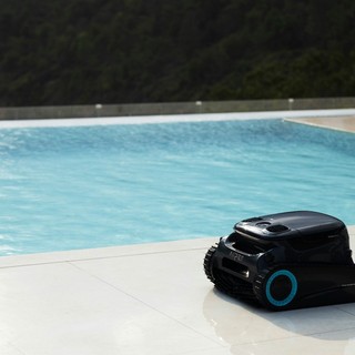 Robot Piscina: come funziona e perché è diventato essenziale per la cura della tua vasca