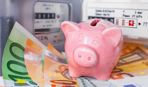 Caro energia, l'impennata di fine estate renderà le bollette "bollenti"