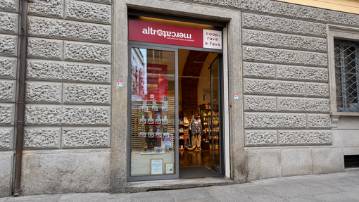 Sedici anni di commercio equo in via Cavour, una giornata di festa per la bottega Altromercato Sedici anni di commercio equo in via Cavour, una giornata di festa per la bottega Altromercato