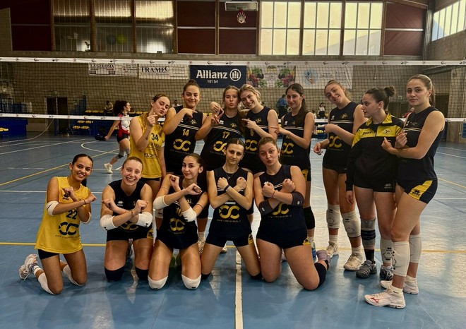 Una bella immagine delle ragazze della Pallavolo Valle Belbo