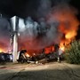 Incendio all'ex caseificio Cappello di Alba, scontro social tra minoranza e Giunta sull'emergenza dei senza dimora