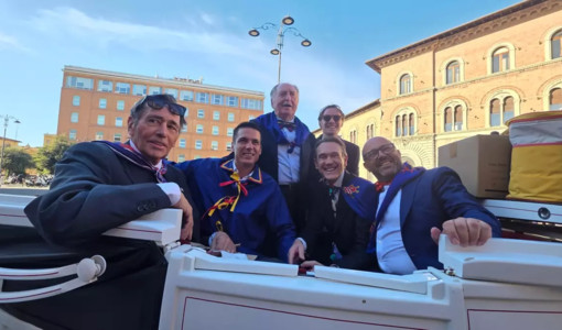 Tittia al suo ritorno in pubblico al corteo del Nicchio (Ph. courtesy Gazzetta di Siena)
