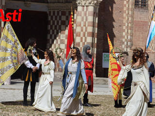 Le immagini della sfilata di Castell'Alfero (Merphefoto)