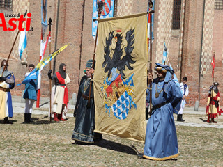 Le immagini della sfilata di Castell'Alfero (Merphefoto)