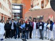 Nelle foto gli studenti con le docenti Antonietta Galanzino (liceo classico), Piera Maggiora e Pierpaola Laustra (liceo scientifico), il Direttore del Dipartimento dei Servizi Elda Feyles, i Coordinatori tecnici Antonella Cammarota (Laboratorio Analisi), Concetta Tona (Anatomia Patologica e Immunoematologia), Oscar Casavecchia (Radiodiagnostica), Guido Mansone (Radioterapia) e Nadia Ardovini, responsabile dell’Area Diagnostica della Direzione delle Professioni Sanitarie. Nelle foto gli studenti con le docenti Antonietta Galanzino (liceo classico), Piera Maggiora e Pierpaola Laustra (liceo scientifico), il Direttore del Dipartimento dei Servizi Elda Feyles, i Coordinatori tecnici Antonella Cammarota (Laboratorio Analisi), Concetta Tona (Anatomia Patologica e Immunoematologia), Oscar Casavecchia (Radiodiagnostica), Guido Mansone (Radioterapia) e Nadia Ardovini, responsabile dell’Area Diagnostica della Direzione delle Professioni Sanitarie.