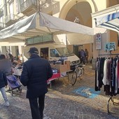 &quot;Ad Asti nei giorni di mercato dove posteggiano i disabili? I posti sono occupati dai banchi&quot;