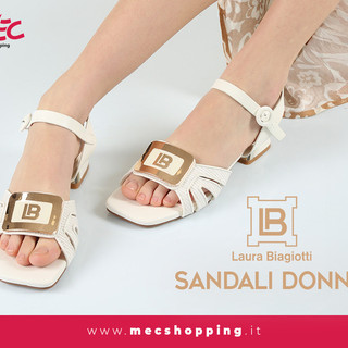 Sandali minimalisti: l'essenzialità che non passa mai di moda
