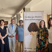 Carlotta Cavalo (presidente associazione Un libro per Daniela- Amici di salvataggio), Sonia Mazardis (psicologa Asl AT), Davide Traetta (direttore Neuropsichiatria Asl AT), Luciano Cavallo (fondatore Un libro per Daniela- Amici di salvataggio), Mara Barcella (direttore Psichiatria Asl AT), Giorgia Arduino (Psicologa Asl AT), Viola Riolfo (educatrice Asl AT). Carlotta Cavalo (presidente associazione Un libro per Daniela- Amici di salvataggio), Sonia Mazardis (psicologa Asl AT), Davide Traetta (direttore Neuropsichiatria Asl AT), Luciano Cavallo (fondatore Un libro per Daniela- Amici di salvataggio), Mara Barcella (direttore Psichiatria Asl AT), Giorgia Arduino (Psicologa Asl AT), Viola Riolfo (educatrice Asl AT).