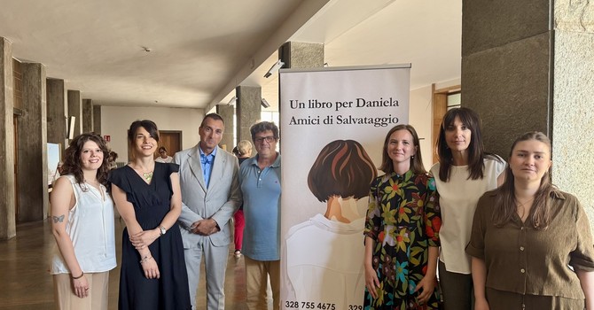 Carlotta Cavalo (presidente associazione Un libro per Daniela- Amici di salvataggio), Sonia Mazardis (psicologa Asl AT), Davide Traetta (direttore Neuropsichiatria Asl AT), Luciano Cavallo (fondatore Un libro per Daniela- Amici di salvataggio), Mara Barcella (direttore Psichiatria Asl AT), Giorgia Arduino (Psicologa Asl AT), Viola Riolfo (educatrice Asl AT). Carlotta Cavalo (presidente associazione Un libro per Daniela- Amici di salvataggio), Sonia Mazardis (psicologa Asl AT), Davide Traetta (direttore Neuropsichiatria Asl AT), Luciano Cavallo (fondatore Un libro per Daniela- Amici di salvataggio), Mara Barcella (direttore Psichiatria Asl AT), Giorgia Arduino (Psicologa Asl AT), Viola Riolfo (educatrice Asl AT).