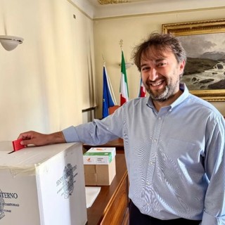 Simone Nosenzo ieri ai seggi
