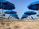 Il caro ombrellone divide turisti e operatori. "Alla gente piace il mare, ma solo se è sostenibile economicamente"