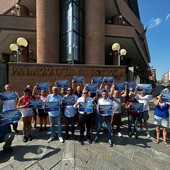 Vannacciani con Roggero: a Torino sit-in di Futuro Nazionale in solidarietà al gioielliere Vannacciani con Roggero: a Torino sit-in di Futuro Nazionale in solidarietà al gioielliere