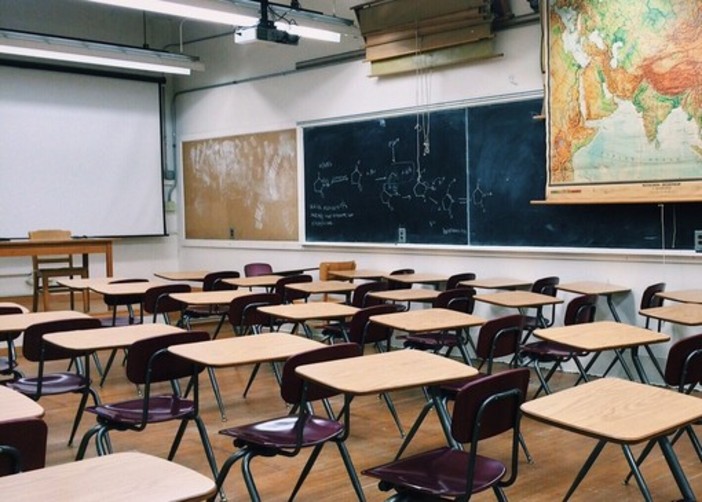 Suonata l'ultima campanella, è tempo di Maturità ed esami di terza media