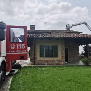 San Damiano: intervento dei vigili del fuoco per un incendi di pannelli solari