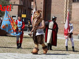 Le immagini della sfilata di Castell'Alfero (Merphefoto)
