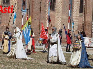 Le immagini della sfilata di Castell'Alfero (Merphefoto)