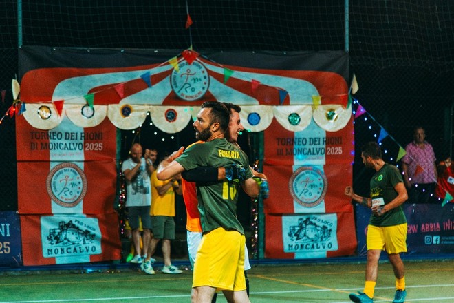 L'esultanza della squadra della Stazione dopo un gol (foto di Mattia Froio)