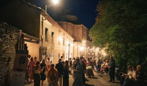 Teatro e colline a Calamandrana