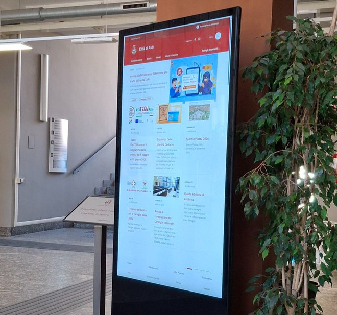 Asti, nuovo totem informativo a Palazzo Mandela: servizi online a portata di cittadino