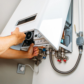 Come scegliere tra caldaie a condensazione, pompe di calore e sistemi ibridi: guida tecnica per impiantisti