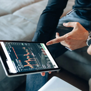 Migliori piattaforme per il trading di materie prime: Plus500