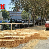 Nelle immagini di oggi e dei giorni scorsi, in piazza Alfieri prende forma poco alla volta il Catino del Palio (Merphefoto)