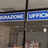 Gli sportelli dell'Ufficio Immigrazione della questura
