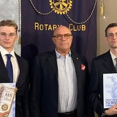 Ospiti del Rotary di Asti Giulio e Umberto Ferrari, sotto il logo del Rotary