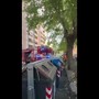 Paura a Roma, incendio in un palazzo: fiamme in appartamento