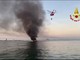 Yacht in fiamme a Jesolo, l'intervento dei vigili del fuoco in elicottero Yacht in fiamme a Jesolo, l'intervento dei vigili del fuoco in elicottero