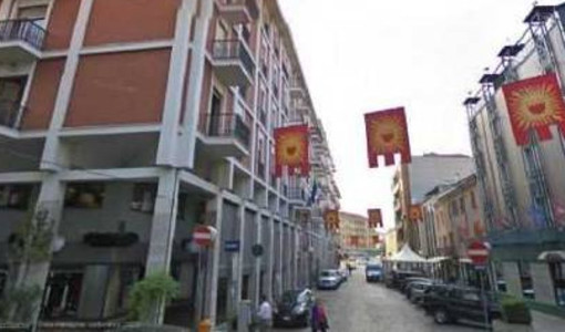 Emergenza sicurezza in via Cavour, dopo i furti anche una nuova rissa Emergenza sicurezza in via Cavour, dopo i furti anche una nuova rissa