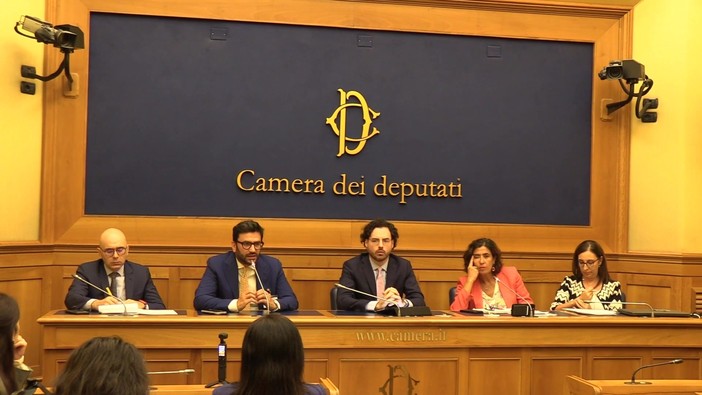 Altroconsumo porta in Parlamento le firme per un'azione contro la discriminazione dell'Iban