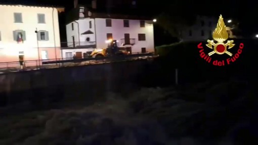 Maltempo a Bergamo, campeggio evacuato per rischio frane ed esondazione Maltempo a Bergamo, campeggio evacuato per rischio frane ed esondazione