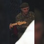 Il premier britannico Burnham suona gli Smiths durante la visita in Ucraina