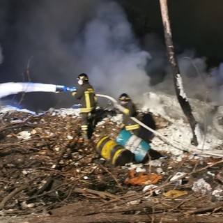 Immagine d'archivio, riferita allo spegnimento di un precedente incendio al campo