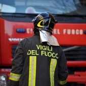 In fiamme rimorchio di un autoarticolato sull'Asti-Cuneo a Castagnito
