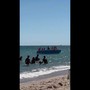 Migranti verso spiaggia, respinti dai bagnanti a Santa Margherita di Pula