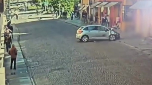 Auto sulla folla a Modena, il video del 16 maggio
