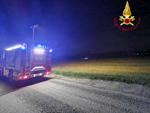 Incendio sterpaglie allarma i residenti, intervengono i vigili del fuoco di Asti