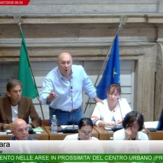 Bandecchi e la frase sessista in Consiglio comunale: "Appoggio le mani da altre parti quando mi piace una donna"