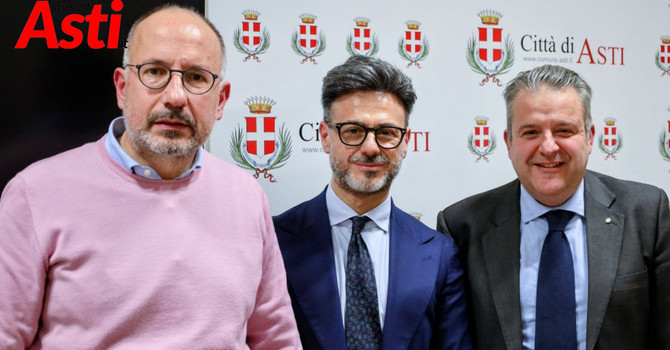 Verducci con a fianco il sindaco Rasero e l'assessore Origlia (Merfephoto) Verducci con a fianco il sindaco Rasero e l'assessore Origlia (Merfephoto)