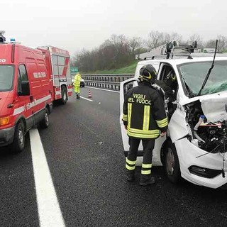 Scontro tra due furgoni tra Asti est e Felizzano:  una persona estratta dai  Vigili del Fuoco